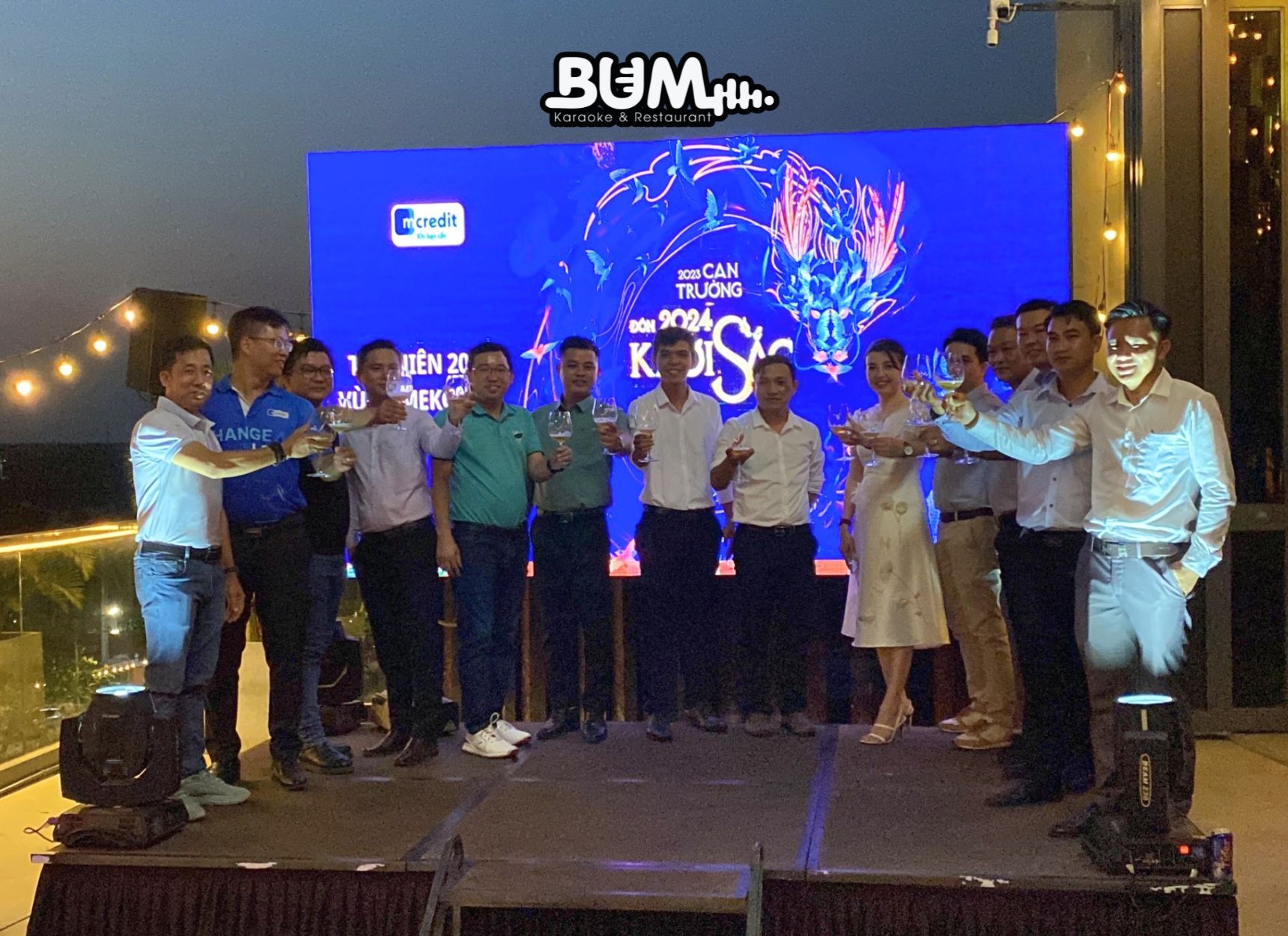 Sân khấu tại tiệc tân niên